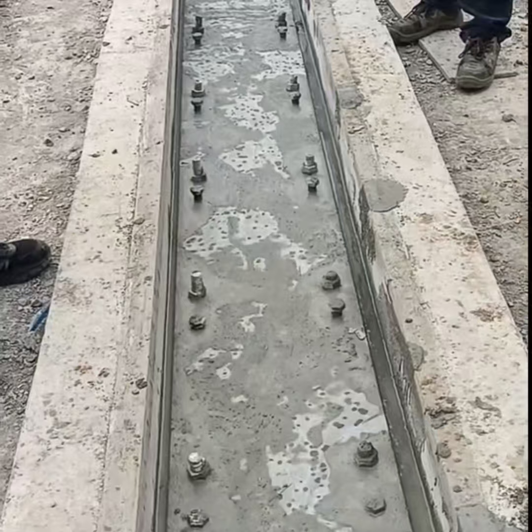 锡林浩特港口码头起重机龙门吊重型机械设备稳固用早强快凝轨道胶泥
